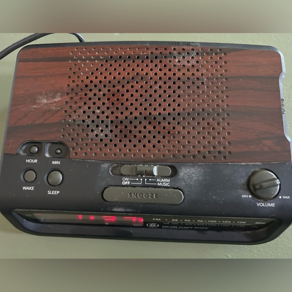 Vintage GE General Electric AM/FM Alarm Clock Radio Tested Works See Description - Picture 3 of 8